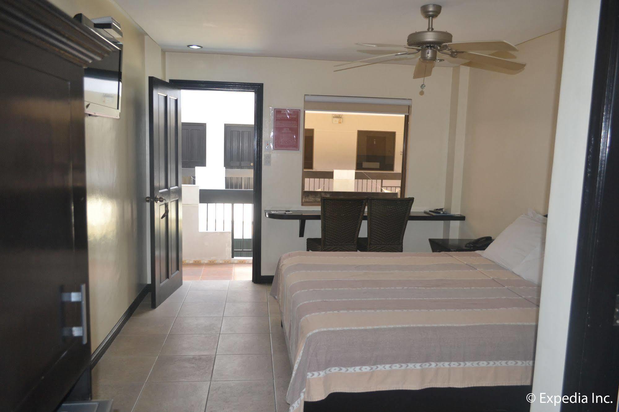 Boomerang Hotel Angeles Bagian luar foto