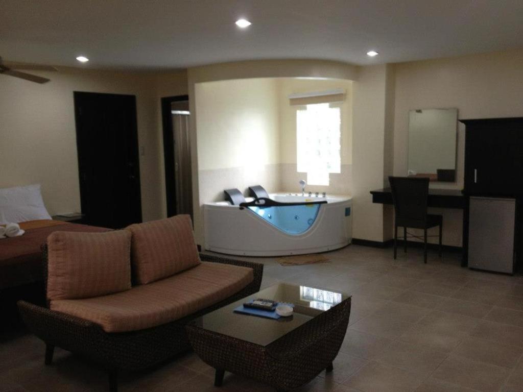 Boomerang Hotel Angeles Bagian luar foto