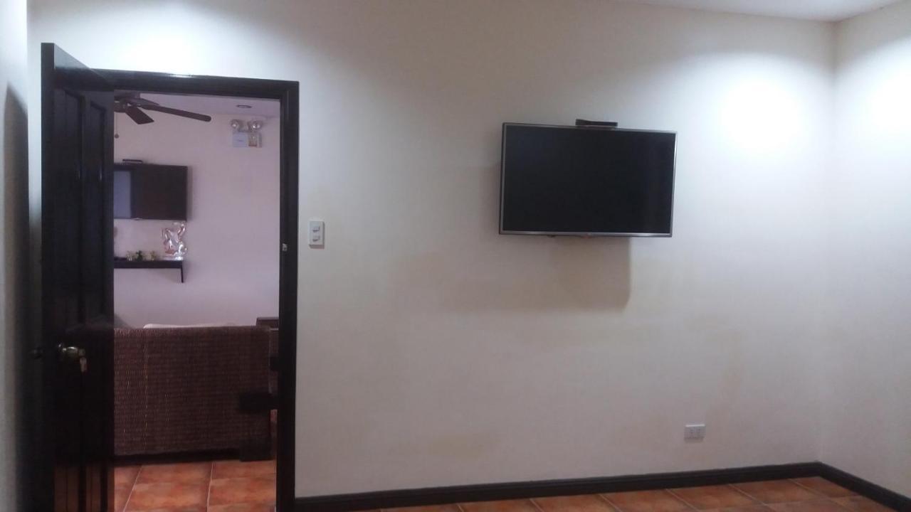 Boomerang Hotel Angeles Bagian luar foto